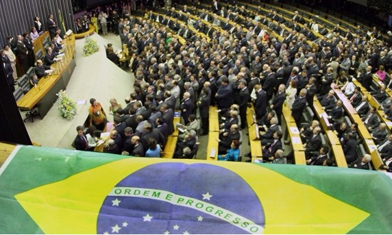 Impedimento de Dilma: Votação será às 14h deste domingo, 24 anos pós-Collor