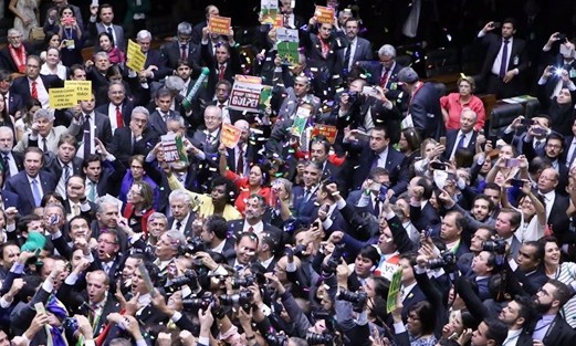 Processo de impedimento contra Dilma será levado ao Senado nesta segunda-feira