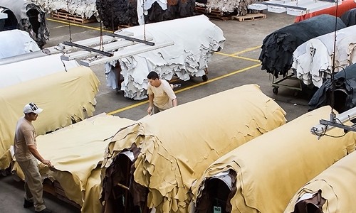 Couros e componentes para calçados ganham reforço em convênio da Apex-Brasil