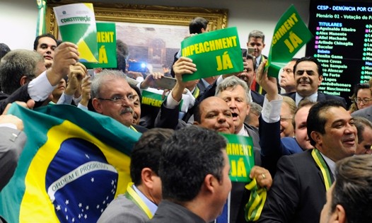 ​Comissão da Câmara aprova autorização ao processo de impeachment de Dilma