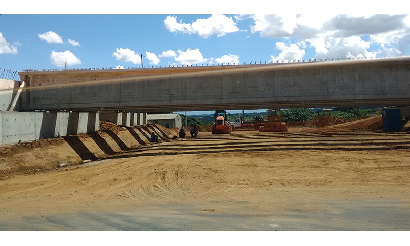 Instalação de vigas em novo pontilhão começa na Rodovia Cândido Portinari