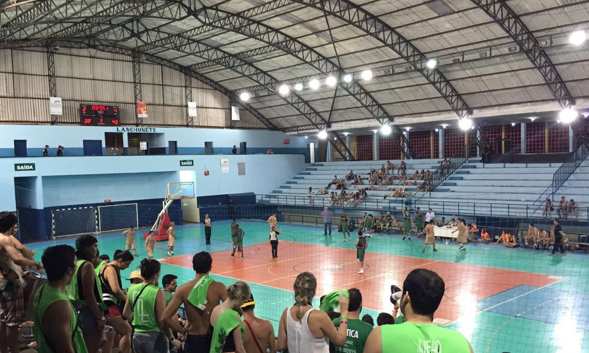 Absoluto, time de basquete do Brejo atropela USP (RP) e está na final dos Jurídicos