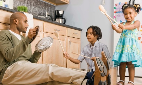 Você sabe como brincar com seus filhos? Veja ideias interessantes e fáceis