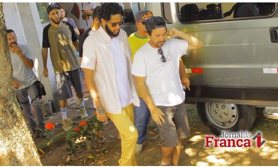 Veja fotos exclusivas do rapper Emicida em Rifaina, gravando o clipe “Mãe”