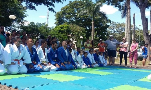 Domingo na Praça reúne multidão na Praça Nossa Senhora D’Abadia