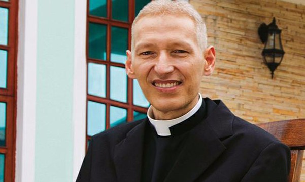 Padre Marcelo Rossi retorna a Franca para tarde de autógrafos após cinco anos
