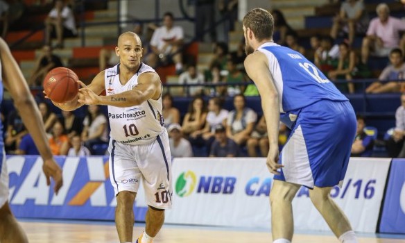 Bauru vence Pinheiros na capital e abre 1 a 0 na série melhor de cinco jogos