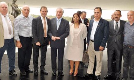 Líderes sindicais de Franca apoiam entrega de pauta trabalhista a Michel Temer