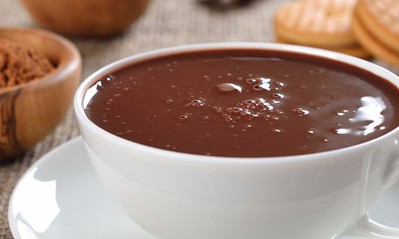 Boa notícia: chocolate quente ajuda a manter o cérebro ativo e saudável