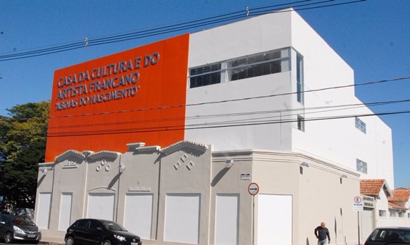 Prefeitura notifica empresa contratada para obras na Casa da Cultura e do Artista