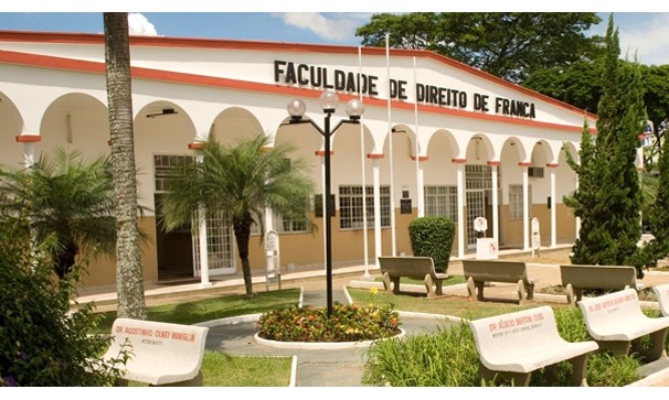 Faculdade de Direito abre hoje inscrições para 13 vagas em Concurso Público