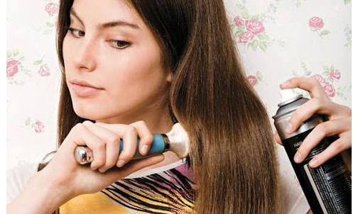 Dez usos inusitados e surpreendentes para o spray de cabelo. Confira