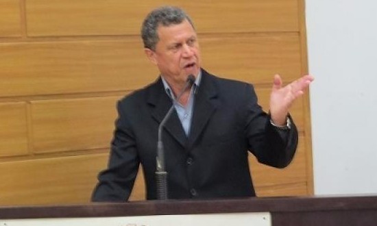 Alexandre faz as contas sem contar com bancada dos três parlamentares “rebeldes”