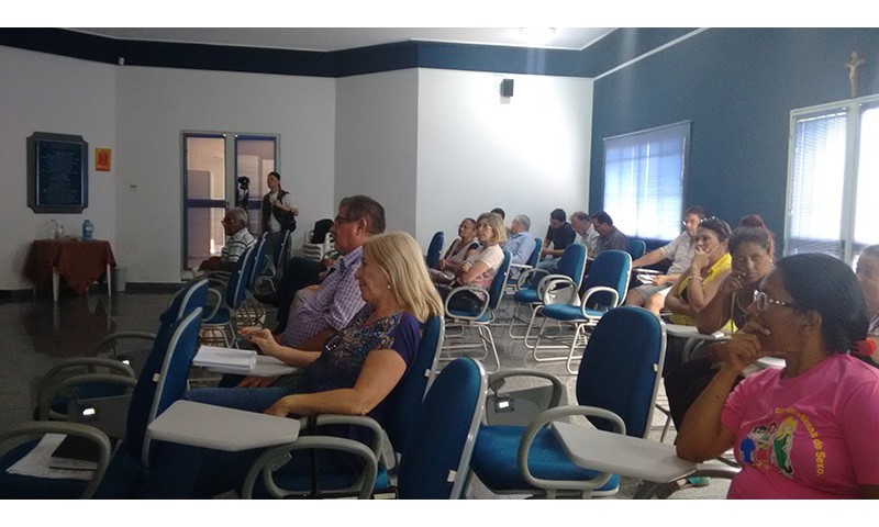 CDHU realiza última audiência com moradores dos predinhos do Leporace