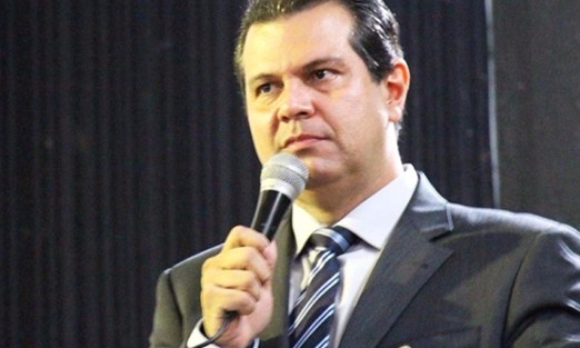 Prefeito preso pelo Gaeco. Operação também prende dois advogados envolvidos