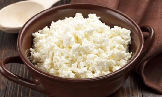 Queijo cottage é saudável, nutritivo e muito saboroso. Confira como fazer