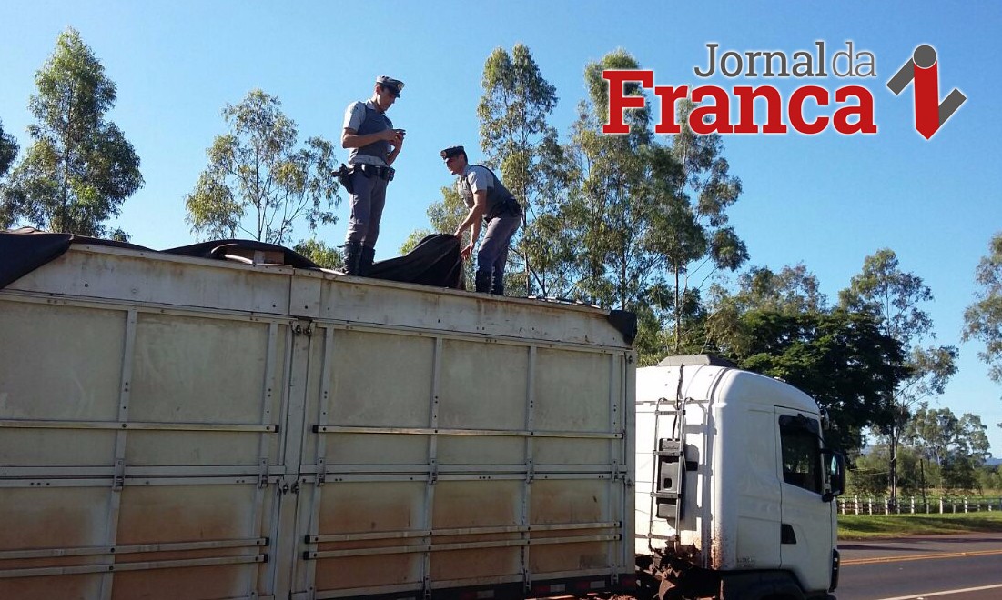 PM Rodoviária apreendeu carreta com cigarros do Paraguai agora a pouco
