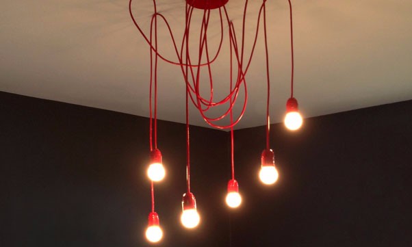 Faça você mesmo: luminária diferente para incrementar a decoração de sua sala