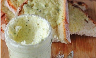 Aprenda como fazer uma deliciosa maionese temperada light vegana