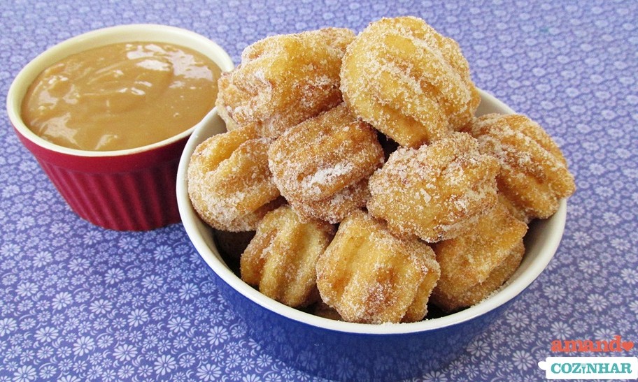 Mini Churros com doce de leite é uma ótima opção para sobremesas