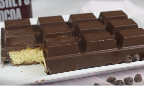 Quer inovar na sobremesa? Faça bolo em formato de barra de chocolate