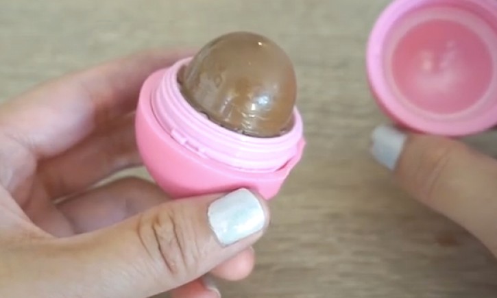 Aprenda como fazer um eficiente e gostoso lip balm caseiro de Nutella