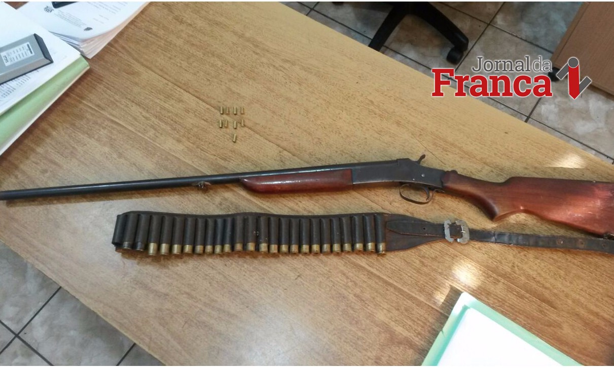 Aposentado de 75 anos trocou “porcos” por espingarda e acabou preso