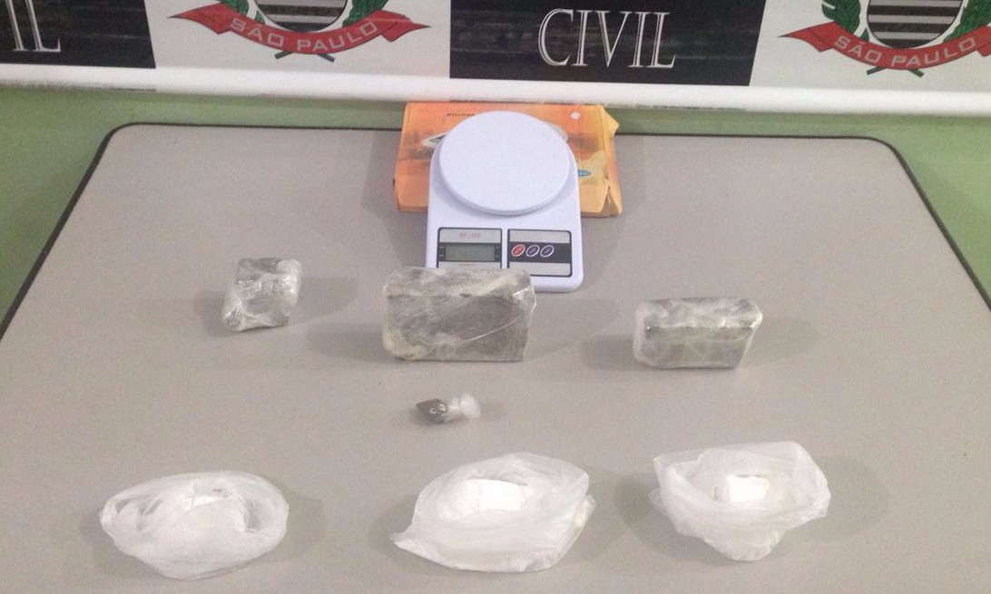 Chefe do tráfico no Jardim Luiza ll é presa com quase um quilo de droga