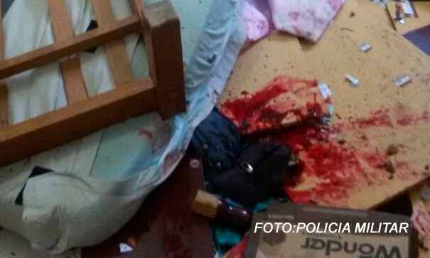 Alucinado, homem tortura casal durante churrasco no Recanto Elimar lll