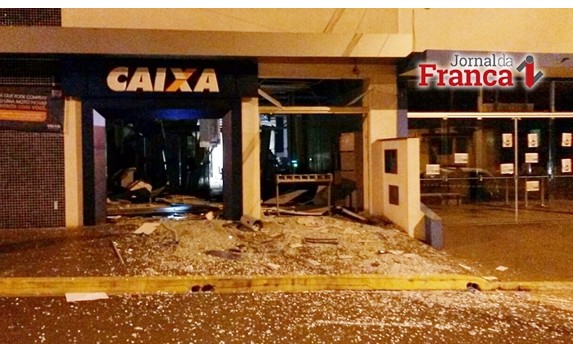 Vizinhos gravam tiros, gritos e explosão em agência de Pedregulho. Ouça aqui