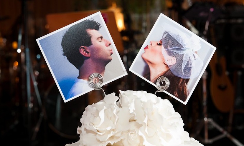 Confira cinco inspirações para enfeitar o topo do bolo de casamento