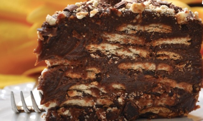 Bolo Torta de Palha Italiana é simplesmente de tirar o fôlego por seu sabor