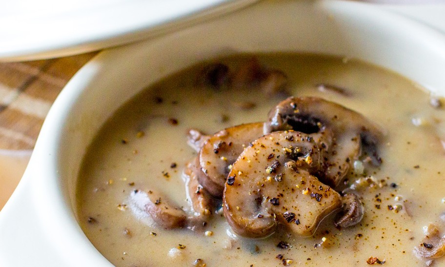 Sopa de cogumelos light é ideal para ser servida durante o inverno