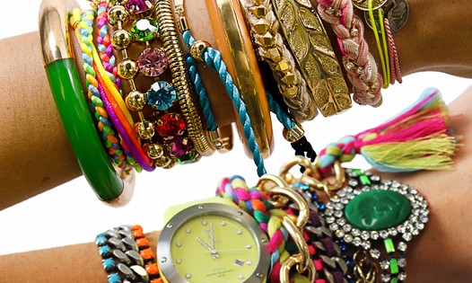 Moda do “pulseirismo”, ou “arm party” é tendência entre as fashionistas