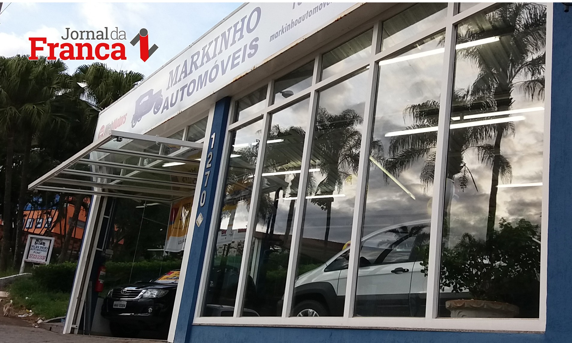 Bandidos invadiram loja na Major Nicácio e roubaram duas caminhonetes