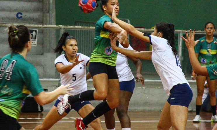 Handebol masculino e feminino buscam vitórias contra o Pinheiros na capital