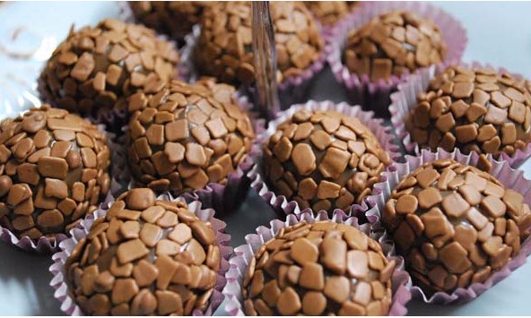 Quer inovar na sobremesa para adultos? Aposte no brigadeiro de vinho do porto
