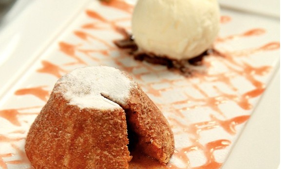Petit gateau de goiabada com queijo é ótimo para fugir do tradicional