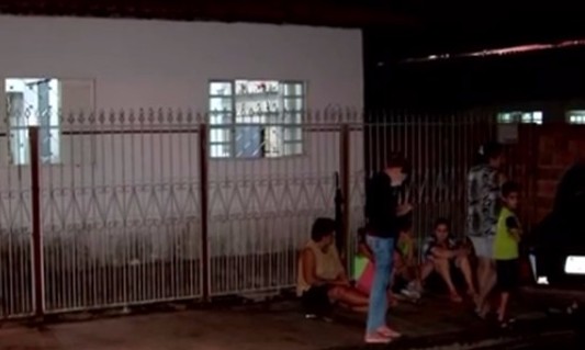 Criança de 8 anos morre eletrocutada em cerca elétrica da própria casa