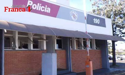 Dupla rouba celular, tira onda de carro e acaba presa pela Polícia Militar