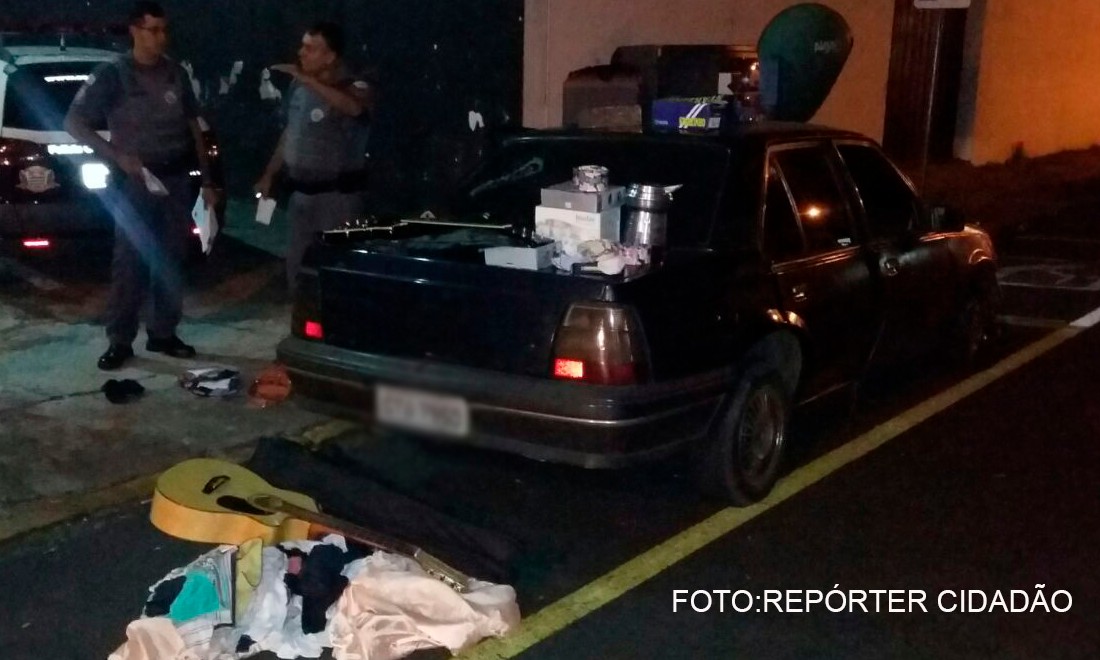 Vítima de furto se revolta, quebra carro dos ladrões e acaba detido pela PM
