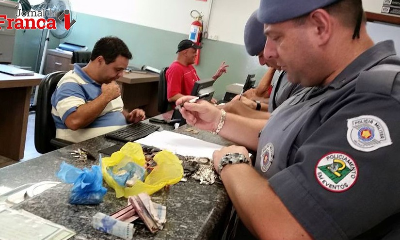 Sapateiro foi preso ontem, 17, com drogas e dinheiro no City Petrópolis