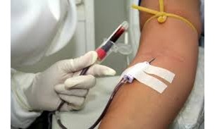 Portadora do vírus HIV, mulher denuncia médico da rede pública de saúde