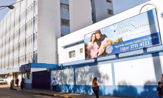 Aposentada cai em casa e com traumatismo craniano está em estado grave