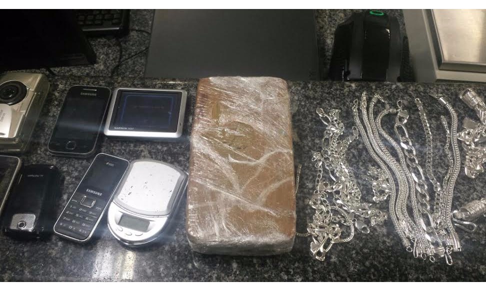 Com 1 Kg de cocaína no microondas, três jovens foram parar na cadeia