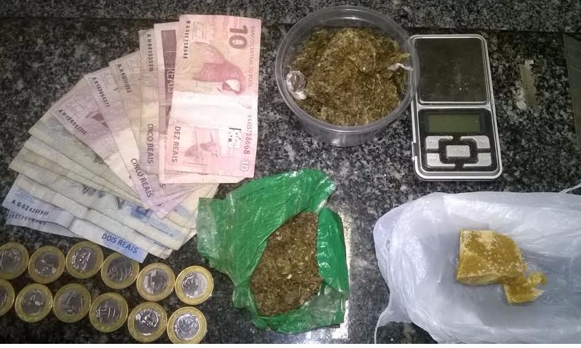 Mãe desesperada denuncia os próprios filhos que traficavam drogas em casa