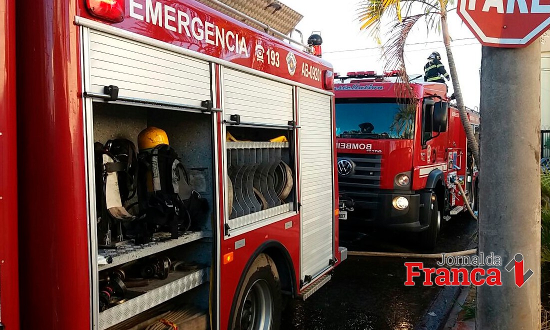 Incêndio destruiu fábrica de calçados no Distrito Industrial nesta madrugada