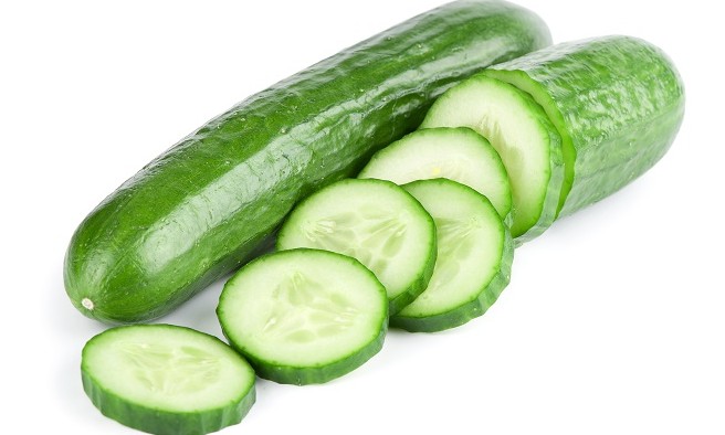 Suco de pepino é ótimo para devolver vida, volume e brilho aos cabelos