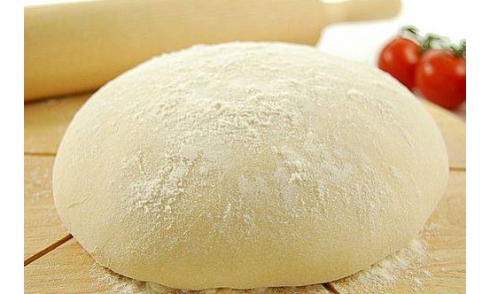 Massa caseira de pizza vai deixar as confraternizações muito mais gostosas