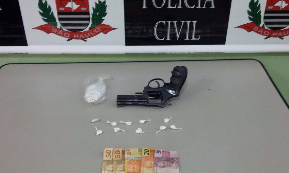Desempregado é preso pela Dise com arma e droga no complexo Aeroporto